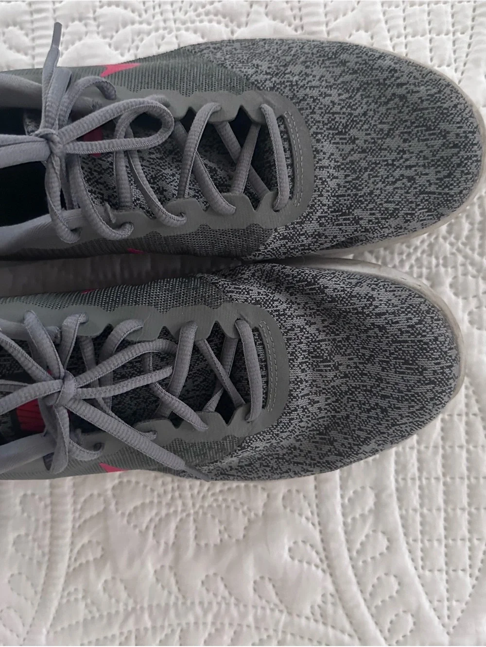 Nike men’s Gray and Pink Training Sneakers